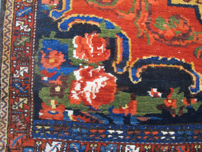 Baktiar Rug with Gol Farang