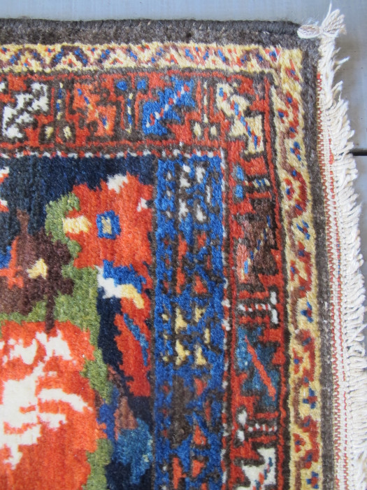 Baktiar Rug with Gol Farang