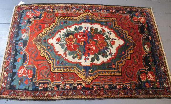 Baktiar Rug with Gol Farang