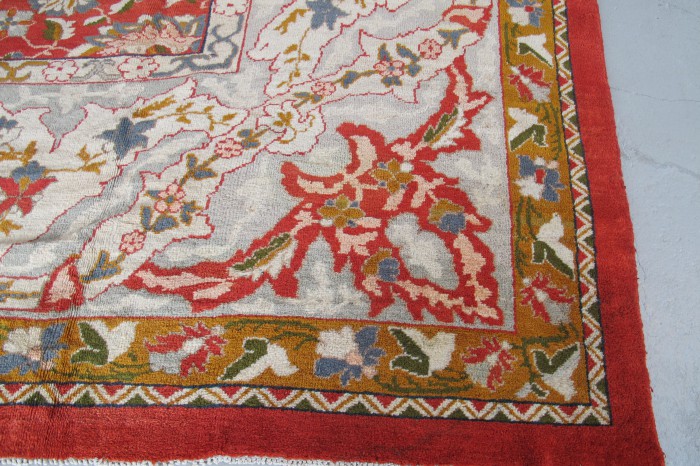 Striking Ziegler Carpet